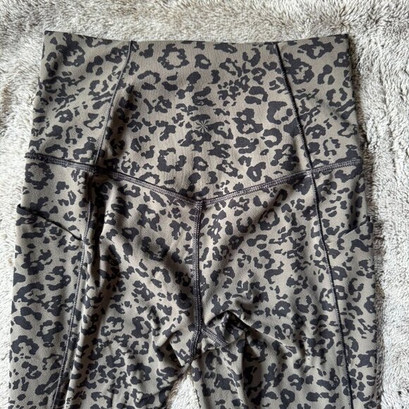 Athleta Freedom Chaturunga Capri Crop Sz M - Picture 3 of 10